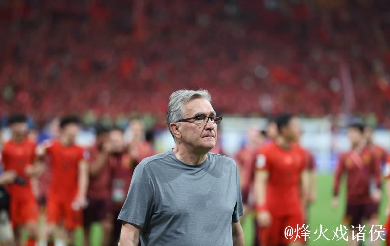 足球之夜：国足教练团队总薪资预算为100万欧至120万欧