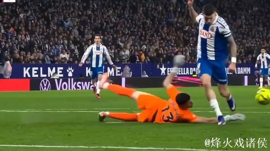 把1-1扑成2-0，霍安-加西亚94分钟神扑单刀助巴萨晋级